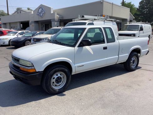 Used 2002 Chevrolet S10 Pickup 4x4 Extended Cab w/ Comfort Convenience Pkg image 1