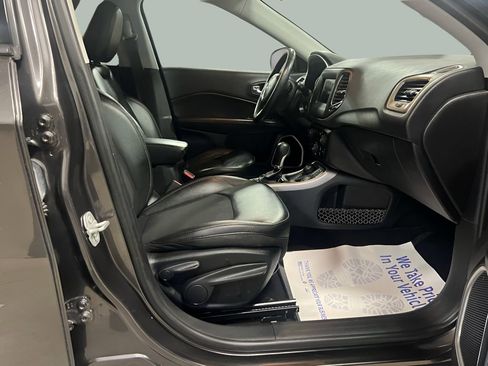 Used 2018 Jeep Compass Latitude w/ Popular Equipment Group AWD/4WD image 40