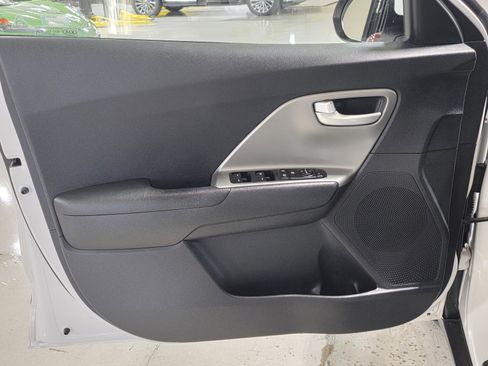 Used 2018 Kia Niro LX image 19