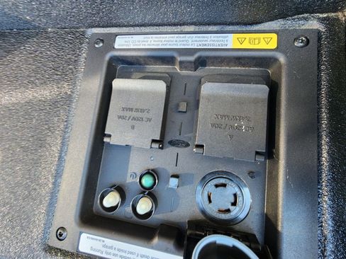 Used 2023 Ford F150 Limited image 31