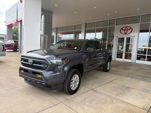 Certified 2025 Toyota Tacoma SR5 AWD/4WD image 5