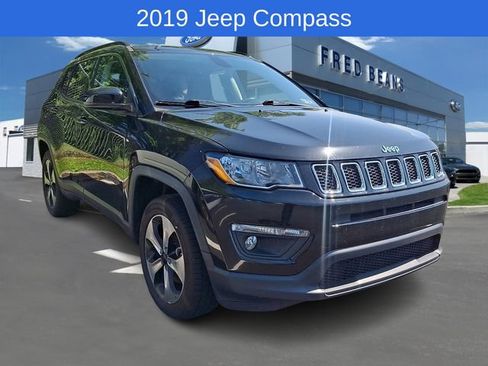 Used 2019 Jeep Compass Latitude w/ Popular Equipment Group AWD/4WD image 1