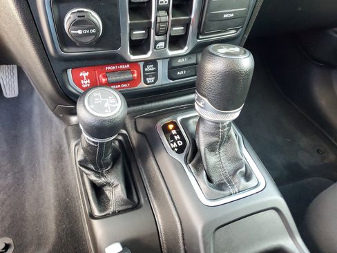 Used 2024 Jeep Wrangler Rubicon w/ Safety Group image 29