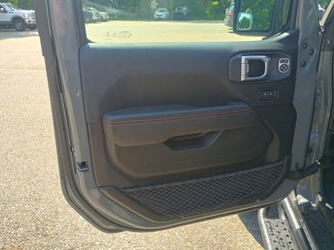 Used 2022 Jeep Wrangler Unlimited Rubicon w/ Cold Weather Group AWD/4WD image 23