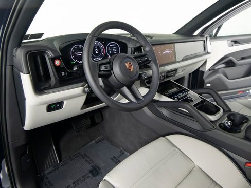 New 2026 Porsche Cayenne AWD/4WD image 4