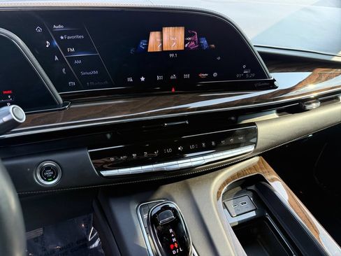Used 2024 Cadillac Escalade Sport Platinum w/ LPO, ONYX Package AWD/4WD image 19
