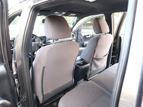Used 2018 Toyota Tacoma TRD Sport RWD image 21