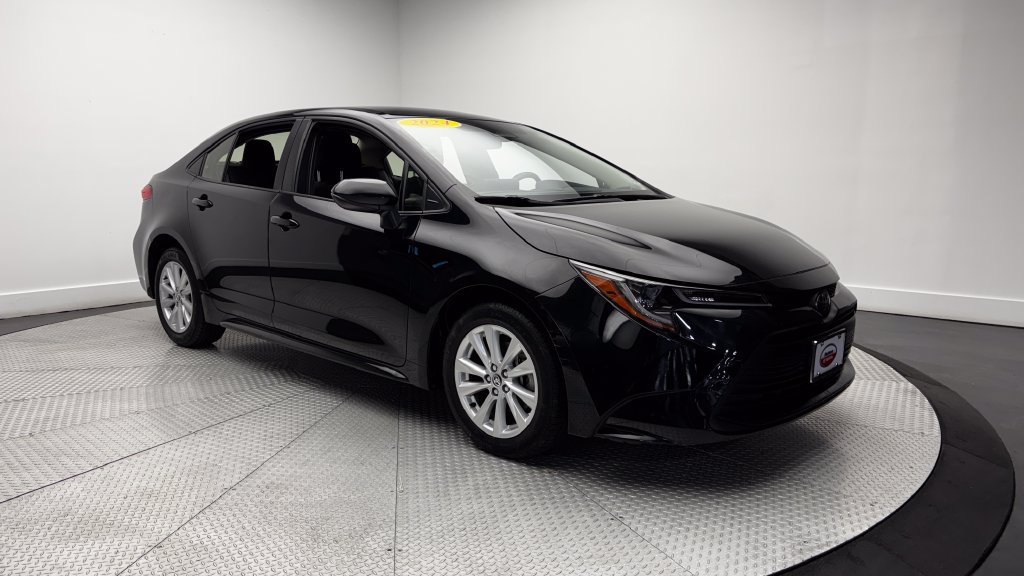Used 2024 Toyota Corolla LE w/ LE Convenience Package FWD image 39