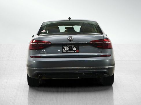 Used 2017 Volkswagen Passat 1.8T R-Line image 4