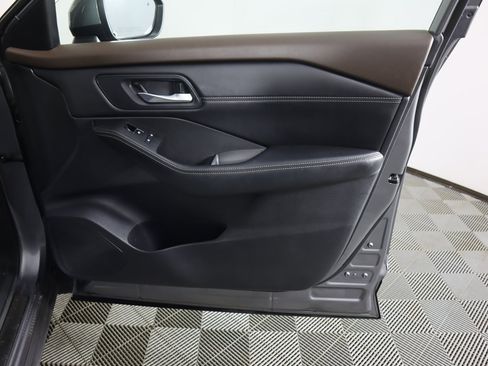 Used 2023 Nissan Rogue SL w/ SL Premium Package image 27