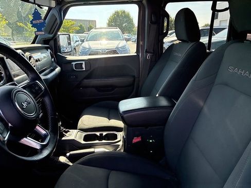 Used 2018 Jeep Wrangler Unlimited Sahara AWD/4WD image 28