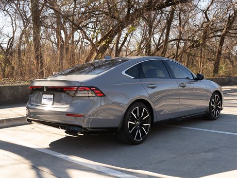 Used 2024 Honda Accord Touring image 9
