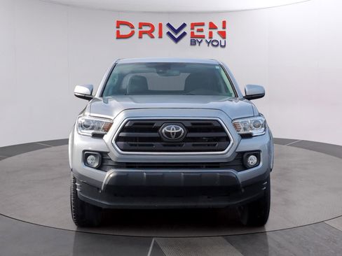 Used 2019 Toyota Tacoma SR5 image 9