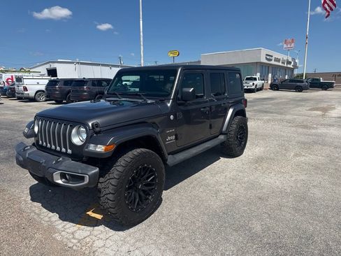 Used 2023 Jeep Wrangler Unlimited Sahara w/ Cold Weather Group AWD/4WD image 2