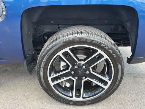 Used 2017 Chevrolet Silverado 1500 LT w/ LPO, Black Pack AWD/4WD image 12