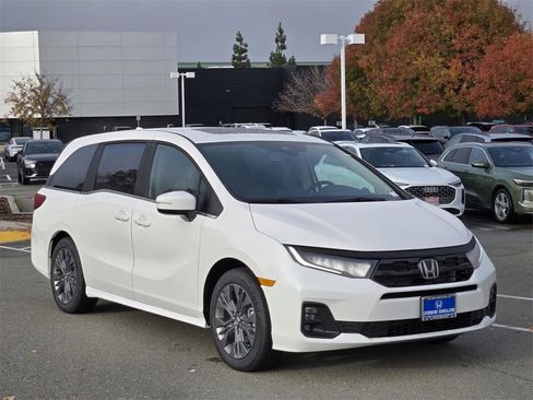 New 2026 Honda Odyssey Touring image 8