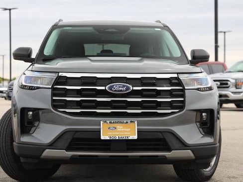 Certified 2025 Ford Explorer Active w/ Active Comfort Package AWD/4WD image 2