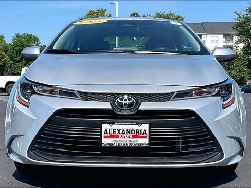 Used 2025 Toyota Corolla LE FWD image 3