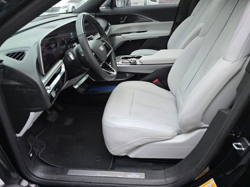 Certified 2023 Cadillac Lyriq Luxury image 30