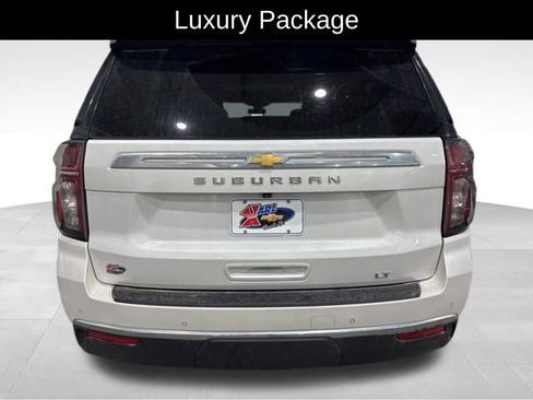 Used 2022 Chevrolet Suburban LT w/ Luxury Package image 7
