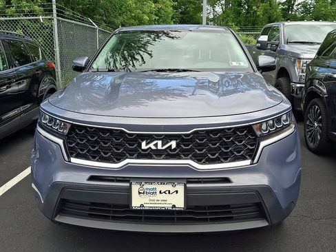 Used 2022 Kia Sorento LX FWD image 2