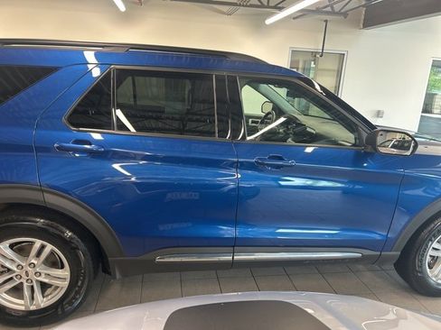 Used 2021 Ford Explorer XLT w/ Equipment Group 202A image 8