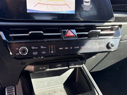 Used 2023 Kia Niro SX Touring image 21