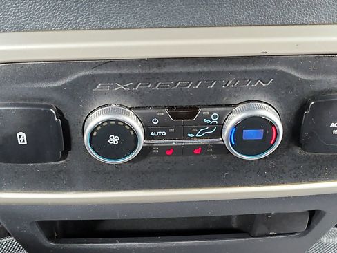 Used 2022 Ford Expedition Limited RWD image 44