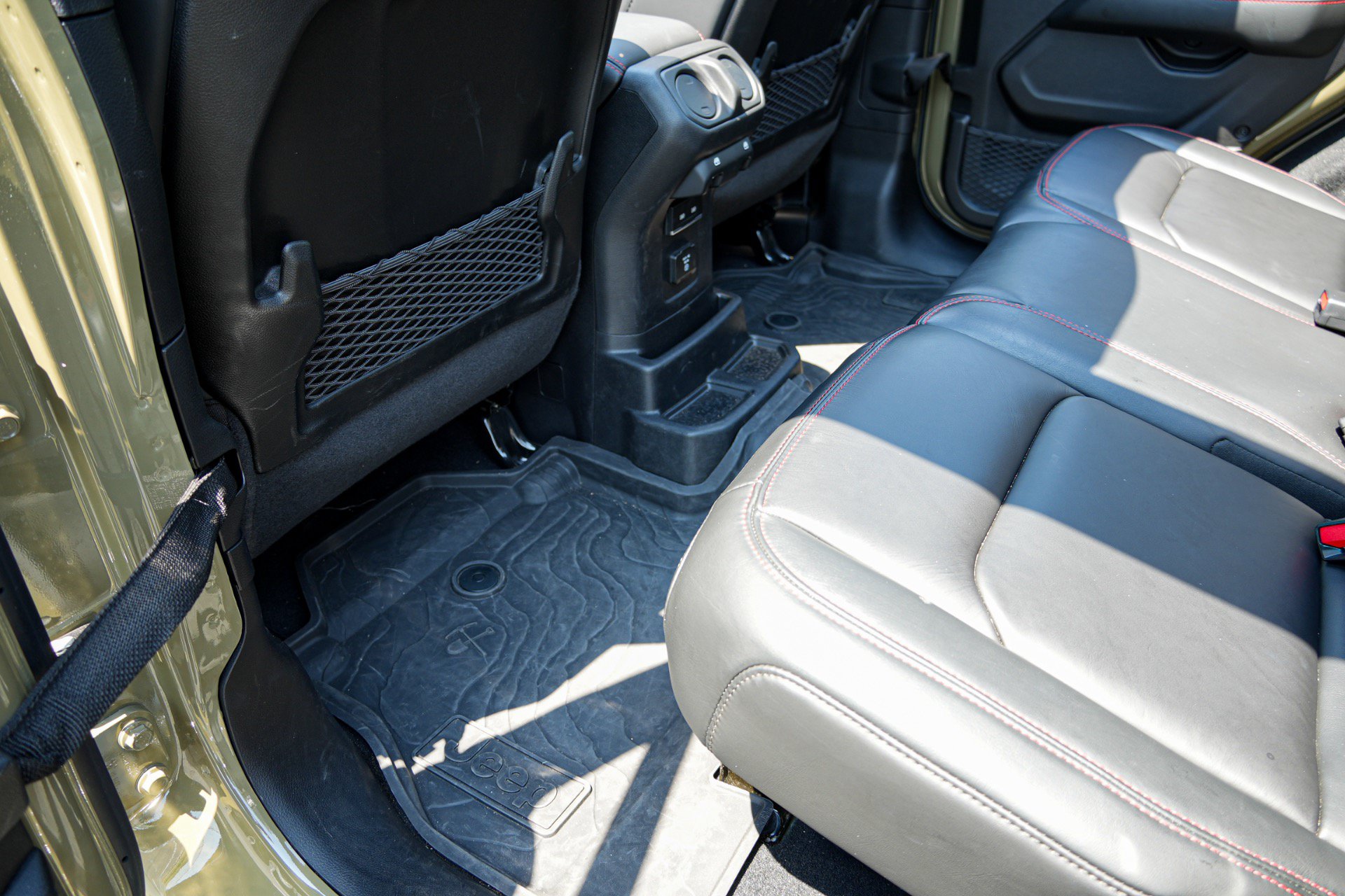 Used 2026 Jeep Wrangler Unlimited Rubicon AWD/4WD image 33