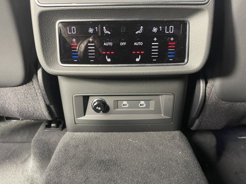 New 2025 Audi Q8 Premium Plus image 37