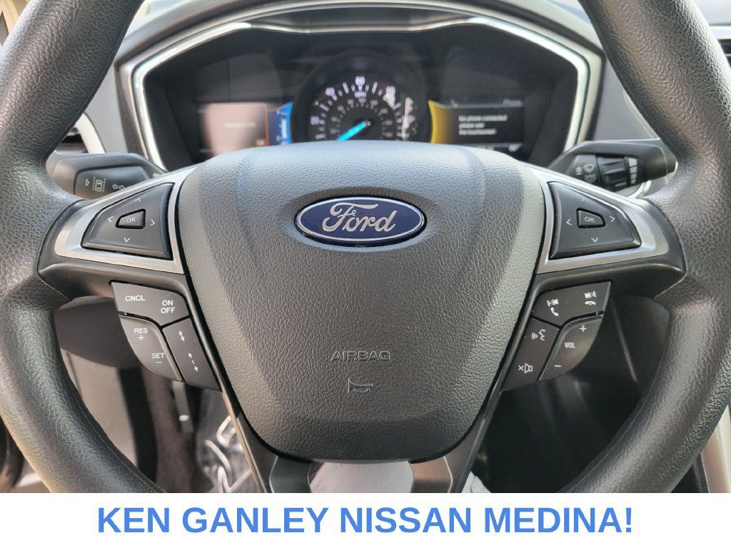 Used 2020 Ford Fusion SE FWD image 29