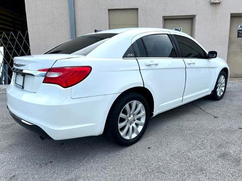 Used 2011 Chrysler 200 Touring image 5