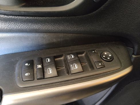 Used 2021 Jeep Cherokee Limited image 27