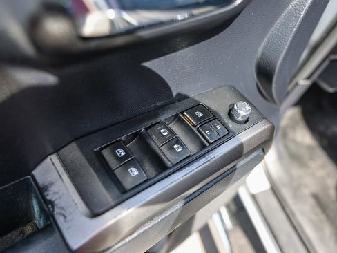 Used 2018 Toyota Tacoma TRD Off-Road w/ Technology Package image 10