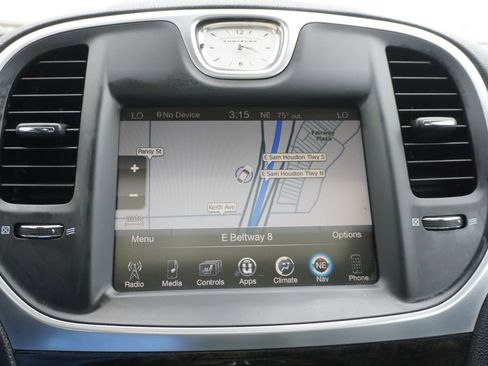 Used 2016 Chrysler 300 C RWD image 15