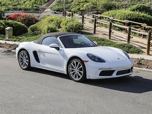 Used 2019 Porsche 718 Boxster image 16