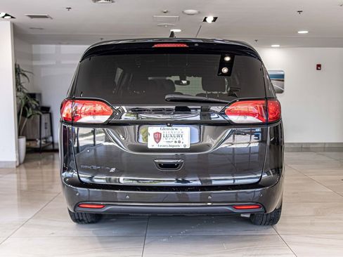 Used 2019 Chrysler Pacifica Touring Plus w/ S Appearance Package FWD image 13