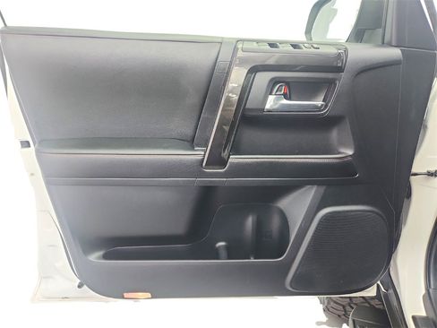 Used 2014 Toyota 4Runner Limited image 18
