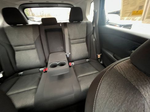 Used 2025 Nissan Rogue SV AWD/4WD image 34