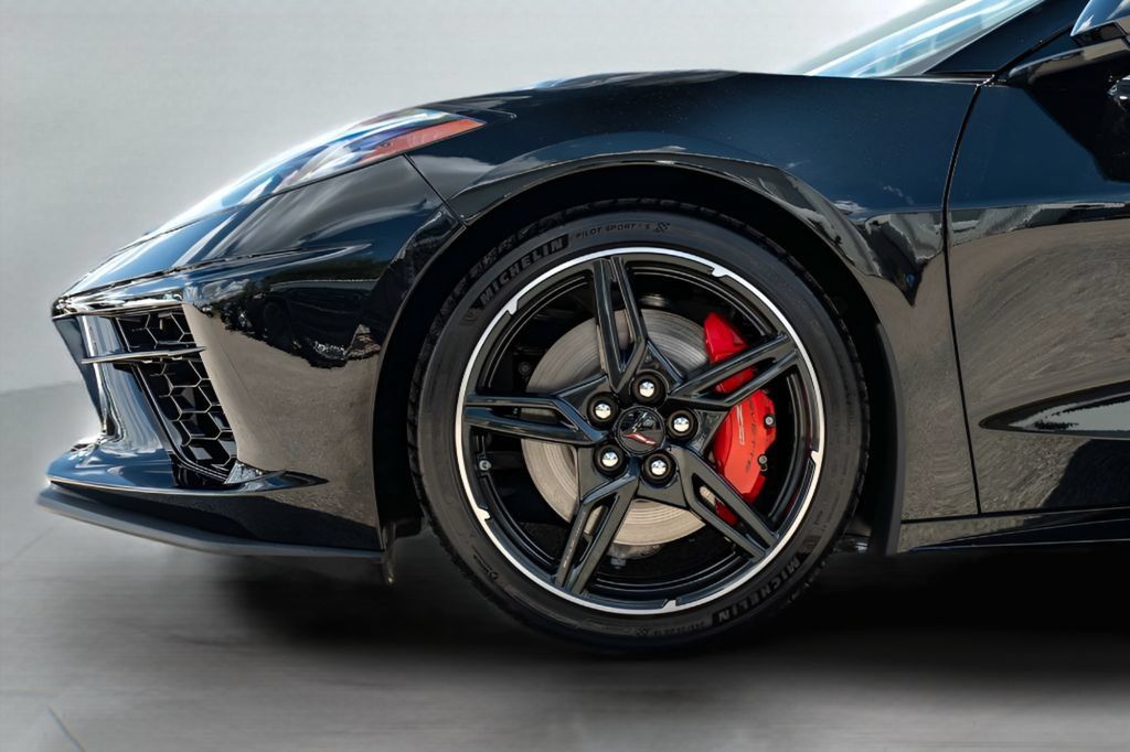 Used 2020 Chevrolet Corvette Stingray Coupe w/ Z51 Performance Package RWD image 18