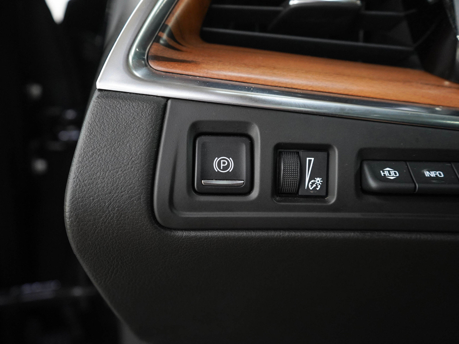 Used 2018 Cadillac XT5 Platinum AWD/4WD image 27