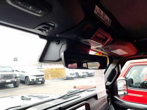 Used 2025 Jeep Wrangler Unlimited Rubicon w/ XTREMEE 35" Tire Package image 14