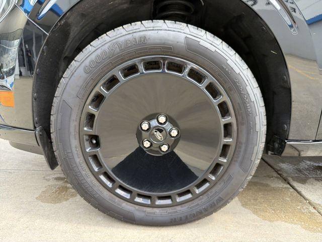 Used 2025 Ford Maverick Lobo AWD/4WD image 12