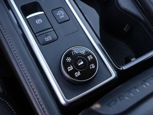 Certified 2025 Nissan Pathfinder SV AWD/4WD image 20