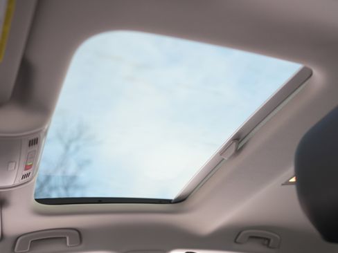 Used 2022 Volkswagen Jetta SE w/ Panoramic Sunroof Package image 22