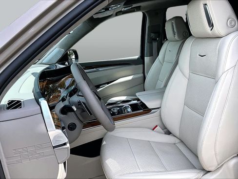 Used 2025 Cadillac Escalade Sport Platinum w/ LPO, Floor Liner Package AWD/4WD image 8