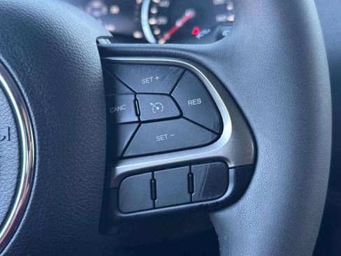 Used 2022 Jeep Renegade Latitude AWD/4WD image 24