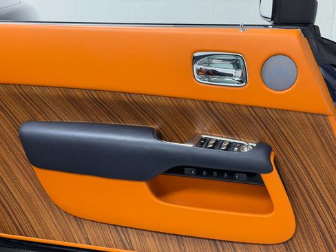 Used 2017 Rolls-Royce Dawn RWD image 20