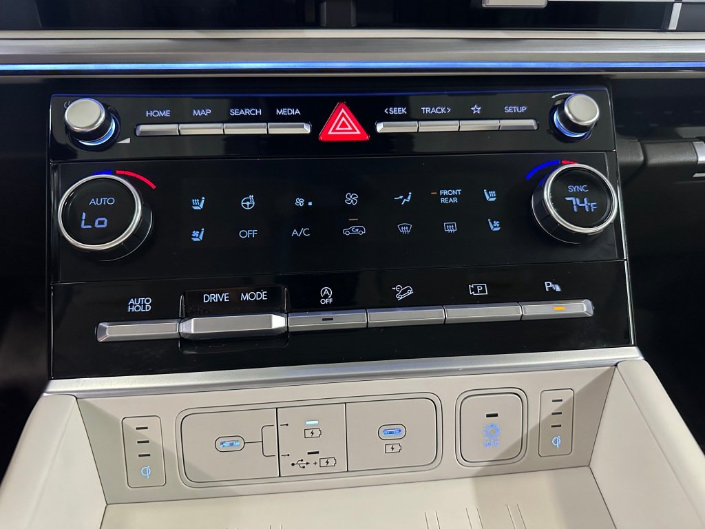 Used 2024 Hyundai Santa Fe Calligraphy FWD image 18