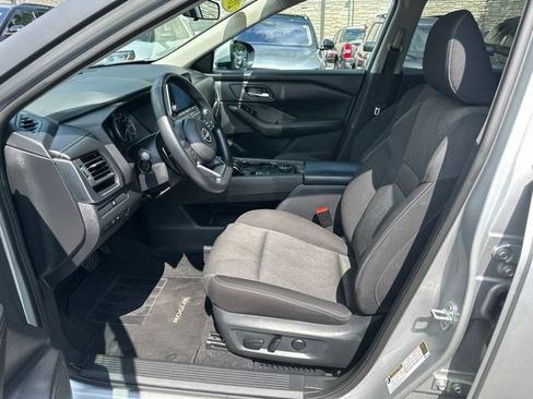 Used 2024 Nissan Rogue SV AWD/4WD image 12